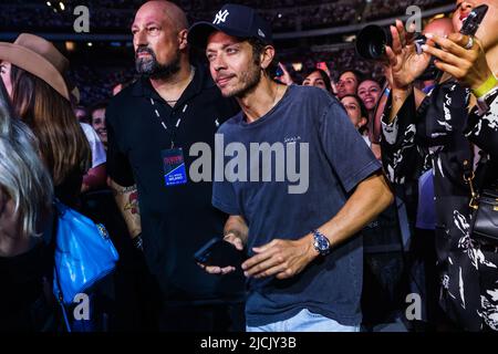 Valentino Rossi und Francesco Sofia Novello sind am 13 2022. Juni beim Konzert von Cesare Cremonini im Stadio Giuseppe Meazza in San Siro in Mailand zu sehen. Stockfoto