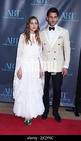 New York City, NY, USA, 13. Juni 2022, Olivia Palermo und Johannes Huebl bei der American Ballet Theatre Gala am 13. Juni 2022 in New York City, NY, USA. Foto um MM/ABACAPRESS.COM Stockfoto