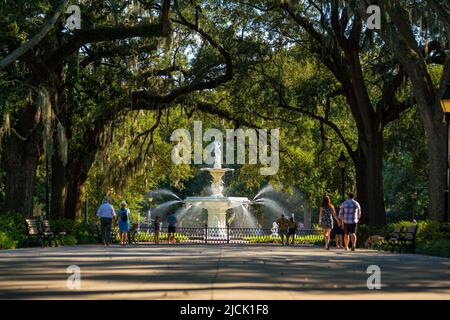 Berühmter historischer Forsyth-Brunnen in Savannah, Georgia, USA Stockfoto