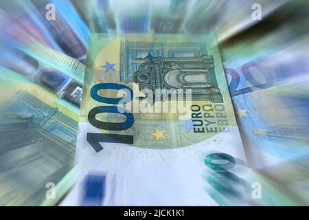 München, Deutschland. 14.. Juni 2022. Themenbild, Symbolfoto: Geld sparen. Euro, Sparer, Geld, Bargeld, Rechnung, Rechnungen. Euro-Banknoten Kredit: dpa/Alamy Live News Stockfoto