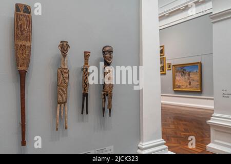 14. Juni 2022: Gemälde und Skulpturen in der Art Gallery of South Australia, Adelaide, Australien Stockfoto