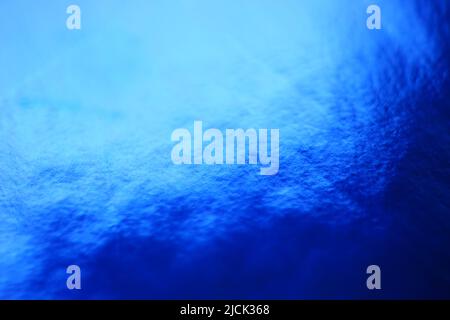 Leuchtender blauer glänzender Hintergrund. Indigo-Farbe. Stockfoto
