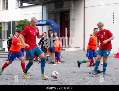 Asker, Norwegen, 13. Juni 2022. Prinz Sverre Magnus bei einem Freundschaftsspiel im Fußball zwischen dem Team Skaugum und Vivil im Skaugum Stadium in Asker, Norwegen, am 13. Juni 2022. Foto von Marius Gulliksrud/Stella Pictures/ABACAPRESS.COM Stockfoto