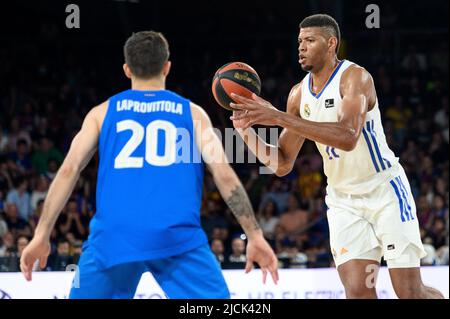 Barcelona, Spanien. 13/06/2022, Edy Tavares von Real Madrid während der Liga Endesa Play Off finales Spiel zwischen FC Barcelona und Real Madrid im Palau Blaugrana in Barcelona, Spanien. Stockfoto