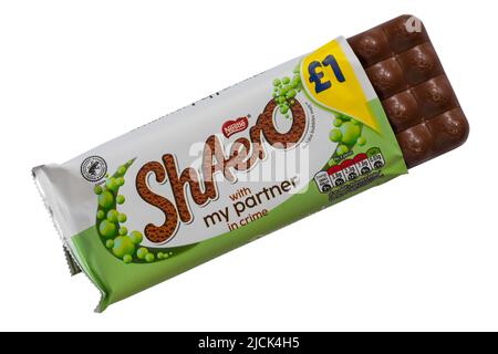 Bar von Nestle Peppermint Aero Schokoladenriegel ShAero mit meinem Partner in der Kriminalität geöffnet, um Inhalte auf weißem Hintergrund zeigen - entzückende Pfefferminze Stockfoto