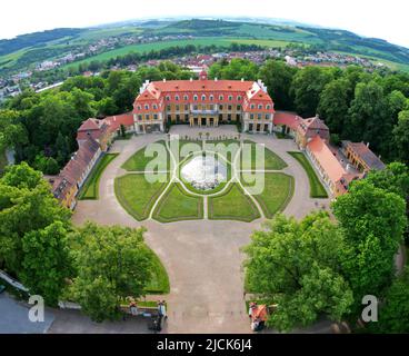 Luftaufnahme, Staatsschloss „Rajec nad Svitavou“ in der Stadt „Rajec Jestrebi“ in der Tschechischen Republik, Europa Stockfoto