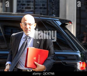 London, Großbritannien. 14.. Juni 2022. Nadhim Zahawi, Bildungsminister, trifft auf eine Kabinettssitzung in der Downing Street 10 in London ein. Kredit: Ian Davidson/Alamy Live Nachrichten Stockfoto