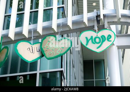 London, Großbritannien. 14.. Juni 2022. Der Grenfell Tower ist der fünfte Jahrestag des Feuers, der 72 Menschenleben forderte. Kredit: Matthew Chattle/Alamy Live Nachrichten Stockfoto