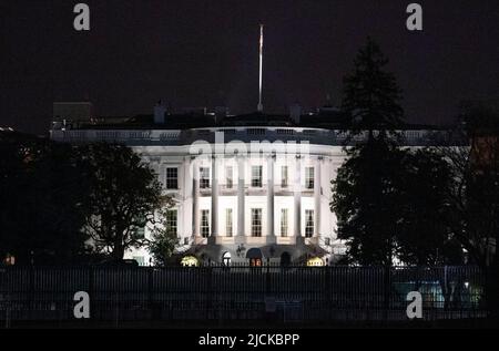 Washington, USA. 21.. Februar 2022. Das am 21. Februar 2022 aufgenommene Foto zeigt das Weiße Haus in Washington, DC, USA. Quelle: Liu Jie/Xinhua/Alamy Live News Stockfoto