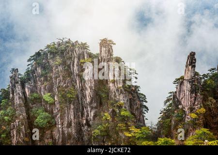 Blick von der erfrischenden Terrasse in Huangshan Berg, bekannt als Gelber Berg, Anhui, China. Stockfoto