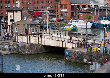 Gesamtansicht der Princes Street Bridge in Bristol. Stockfoto