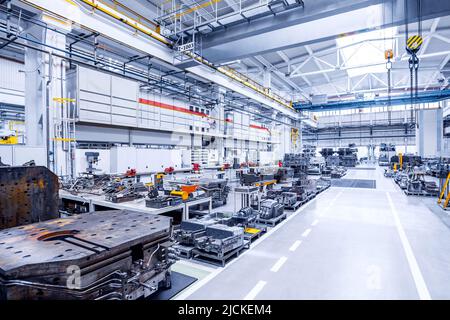 Stanz-Linien in einer Autofabrik Stockfoto