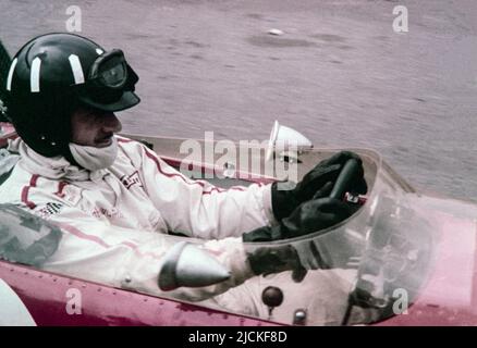 1968 britischer Formel-1-Grand-Prix bei Brands Hatch. Graham Hill im Cockpit des Lotus 49B des Gold Leaf Team Lotus Racing Teams. Stockfoto