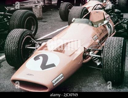 1968 britischer Formel-1-Grand-Prix bei Brands Hatch. Der Bruce McLaren McLaren M7A, Startnummer 2. Stockfoto
