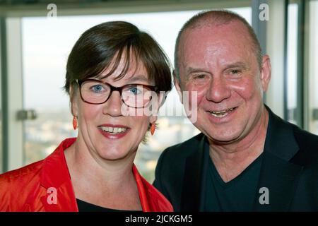 ARCHIVFOTO: Joachim KROL wird 65 Jahre alt am 17. Juni 2022, Joachim KROL, Schauspieler, mit seiner Frau Heidrun TEUSNER-KROL, WDR Treff in Köln am 18. April 2013, ÃÂ Stockfoto