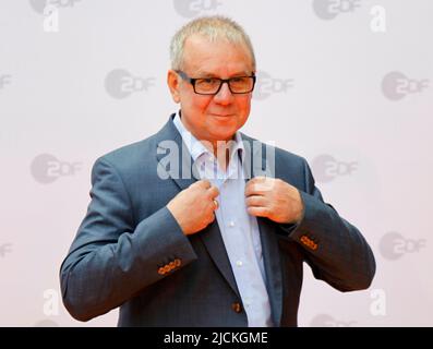 ARCHIVFOTO: Joachim KROL wird am 17. Juni 2022 65 Jahre alt, Joachim KROL, Deutschland, Schauspieler, Filmfest München 2016, ZDF-get together Fernsehfilm, Ankunft prominenter Gäste auf dem Roten Teppich, am 06/28/2016 in München / HUGOSBAR / Deutschland. ÃÂ Stockfoto