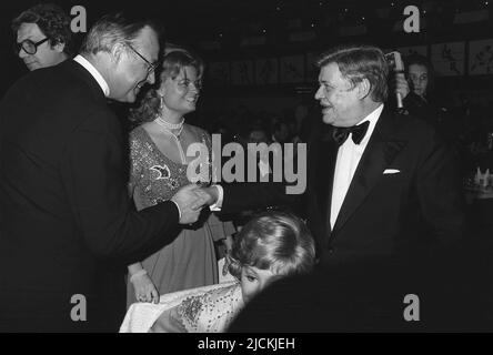 ARCHIVFOTO: Vor 5 Jahren, am 16. Juni 2017, starben Helmut KOHL, Helmut KOHL (links) mit seiner Frau Hannelore in der Begrüßung des Arbeitgeberpräsidenten Hans-Martin SCHLEYER, 31. Oktober 1976. Â Stockfoto