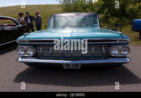 Vorderansicht eines Blue, 1959, Chevrolet Bel Air, ausgestellt auf der Deal Classic Car Show 2022 Stockfoto