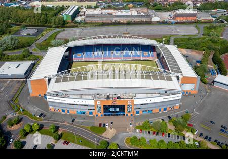 Luftbild des DW Stadions die Heimat von Wigan Athletic und Wigan Warriors. 13. Mai 2022. Stockfoto