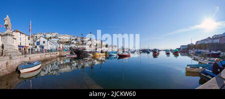 Großbritannien, England, Devon, Torbay, Panoramablick auf den Hafen von Brixham Stockfoto