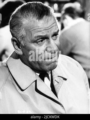 LAURENCE OLIVIER Portrait in BUNNY LAKE FEHLT 1965 Regisseur/Produzent OTTO PREMINGER Roman Marryam Modell (als Evelyn Piper) Drehbuch John Mortimer und Penelope Mortimer Wheel Productions / Columbia Productions Stockfoto