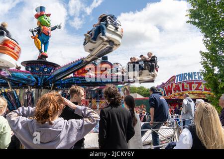 Besucher des Morpeth Fair Day 2022 in Morpeth, Northumberland, Großbritannien. Stockfoto