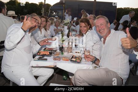 Dîner en Blanc 2022 à Paris Frankreich Stockfoto