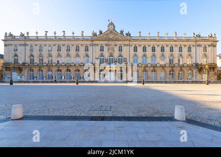 Das Rathaus (Hôtel de Ville) von Nancy. Place Stanislas ist ein großer Platz in der Stadt Nancy, in der historischen Region Lothringen. Frankreich. Erbaut 1752-17 Stockfoto