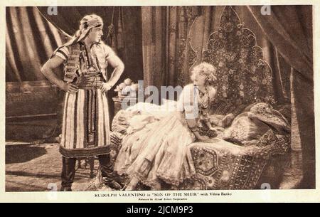 Porträt von Vilma Banky und Rudolph Valentino in The Son of the Sheik (1926) - Stille Hollywood-Ära Stockfoto