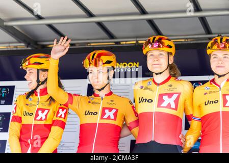 Amalie LUTRO, Rebecca Koerner, Mie Bjorndal Ottestad, Anniina Ahtosalo Radfahrer des Teams Uno X Pro Cycling Team beim RideLondon Classique 2022 Rennen Stockfoto