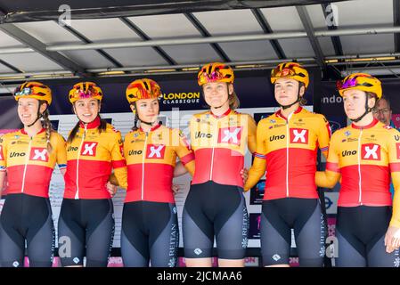 Hannah Barnes, Amalie Lutro, Rebecca Koerner, Mie Bjorndal Ottestad, Anniina Ahtosalo, Susanne Andersen Radfahrer des Teams Uno X Pro Cycling Team Stockfoto