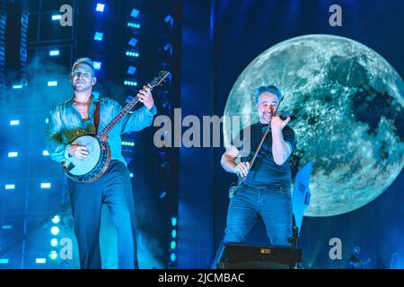 13/06/2022 - die italienische Sängerin CESARE CREMONINI spielt live im San Siro Stadion in Mailand, Italien Stockfoto