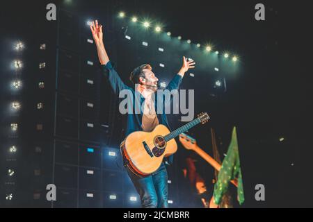 13/06/2022 - die italienische Sängerin CESARE CREMONINI spielt live im San Siro Stadion in Mailand, Italien Stockfoto