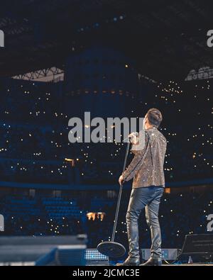 13/06/2022 - die italienische Sängerin CESARE CREMONINI spielt live im San Siro Stadion in Mailand, Italien Stockfoto