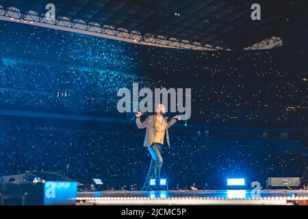 13/06/2022 - die italienische Sängerin CESARE CREMONINI spielt live im San Siro Stadion in Mailand, Italien Stockfoto