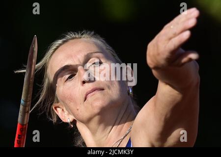 Kladno, Tschechische Republik. 14.. Juni 2022. Die tschechische Athletin Barbora Spotakova tritt beim Treffen in Kladno, Tschechische Republik, am 14. Juni 2022 im Speerwurf an. Kredit: Roman Vondrous/CTK Foto/Alamy Live Nachrichten Stockfoto