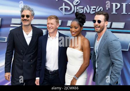 Taika Waititi, Tim Peake, Keke Palmer und Chris Evans nehmen an der britischen Premiere von „Lightyear“ auf dem Cineworld Leicester Square am 13. Juni 2022 in London Teil. Stockfoto