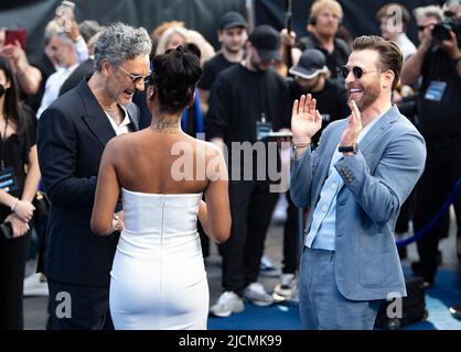 Taika Waititi, Keke Palmer und Chris Evans nehmen an der britischen Premiere von „Lightyear“ auf dem Cineworld Leicester Square am 13. Juni 2022 in London, England, Teil. Stockfoto
