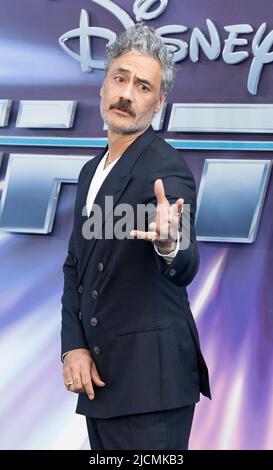 Taika Waititi nimmt an der britischen Premiere von „Lightyear“ am 13. Juni 2022 auf dem Cineworld Leicester Square in London, England, Teil. Stockfoto