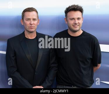 Scott Mills und Sam Vaughan nehmen an der britischen Premiere von „Lightyear“ am 13. Juni 2022 auf dem Cineworld Leicester Square in London, England, Teil. Stockfoto