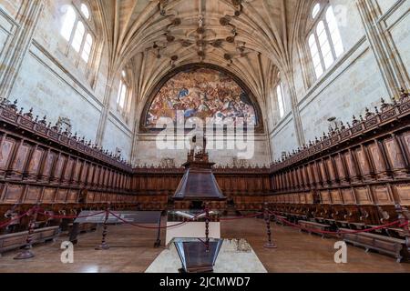 Salamanca - 10. September 2017: Holzchor des Klosters St. Esteban in Salamanca, Kastilien und Leon, Spanien Stockfoto