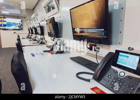Autonomer mobiler Notkontrollraum. Innenraum der Notleitwarte. Stockfoto