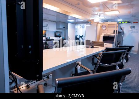 Autonomer mobiler Notkontrollraum. Innenraum der Notleitwarte. Stockfoto