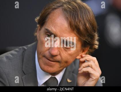 14. Juni 2022, Nordrhein-Westfalen, Mönchengladbach: Fußball: Nations League A, Deutschland - Italien, Gruppenphase, Gruppe 3, Matchday 4, Stadion im Borussia-Park, Italien-Trainer Roberto Mancini vor dem Spiel. Foto: Marius Becker/dpa Stockfoto