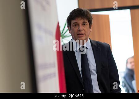 Brasilia, Brasilien. 14.. Juni 2022. Rafael Garcia Rodrigues, Staatsanwalt, nimmt an einer Anhörung über mögliche Sklavenarbeit auf einer Amazon-Farm Teil, die in den Jahren 1970s und 80s einer Tochtergesellschaft von Volkswagen do Brasil gehört. Kredit: Andressa Andressa/dpa/Alamy Live Nachrichten Stockfoto