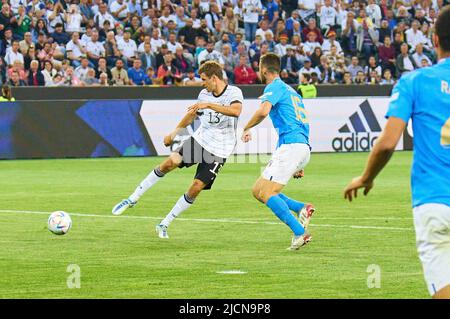 Mönchengladbach, 14.. Juni 2022, Thomas Müller, DFB 13 Punkte, schießt Tor, Tor, Treffer, Torschuss, 3-0 im UEFA Nations League 2022 Spiel DEUTSCHLAND - ITALIEN in der Saison 2022/2023 am 14. Juni 2022 in Mönchengladbach, Deutschland. © Peter Schatz / Alamy Live News Stockfoto