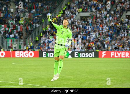 Torwart Manuel NEUER (GER) Jubel, Freude, Begeisterung, Aktion, Einzelaktion, Einzelbild, ausgeschnitten, Ganzkörperaufnahme, Vollfigur Fußball UEFA Nations League, Spieltag 4, Deutschland (GER) - Italien (ITA), am 14.. Juni 2022 in Borussia Mönchengladbach/Deutschland. Stockfoto