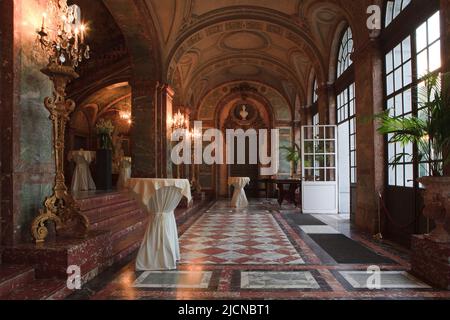 Das Innere des Egmont Palace (derzeit das belgische Außenministerium) während des Balls der Herzogin von Richmond in Brüssel, Belgien Stockfoto