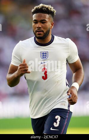 Wolverhampton, Großbritannien. 14.. Juni 2022. Reece James von England schaut zu. UEFA Nations League, Gruppe c Spiel, England gegen Ungarn im Molineux Stadion in Wolverhampton, England am Dienstag, 14.. Juni 2022. Nur zur redaktionellen Verwendung. Bild von Steffan BowenAndrew Orchard Sports Photography/Alamy Live News Credit: Andrew Orchard Sports Photography/Alamy Live News Stockfoto