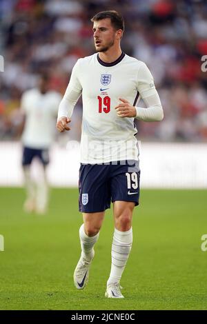 Wolverhampton, Großbritannien. 14.. Juni 2022. Mason Mount of England schaut weiter. UEFA Nations League, Gruppe c Spiel, England gegen Ungarn im Molineux Stadion in Wolverhampton, England am Dienstag, 14.. Juni 2022. Nur zur redaktionellen Verwendung. Bild von Steffan BowenAndrew Orchard Sports Photography/Alamy Live News Credit: Andrew Orchard Sports Photography/Alamy Live News Stockfoto